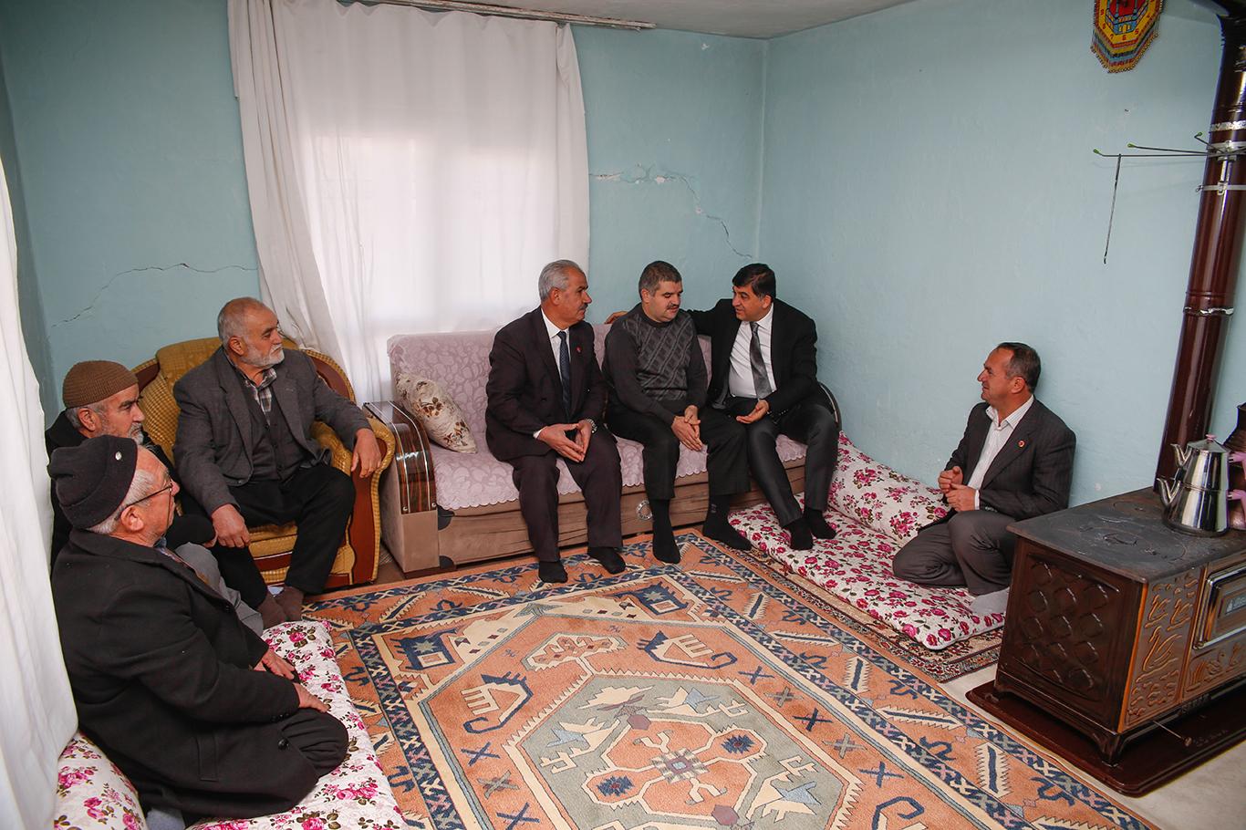 24 yıl sonra akülü sandalye sahibi olmanın sevincini yaşadı 24 yıl sonra akülü sandalye sahibi olmanın sevincini yaşadı